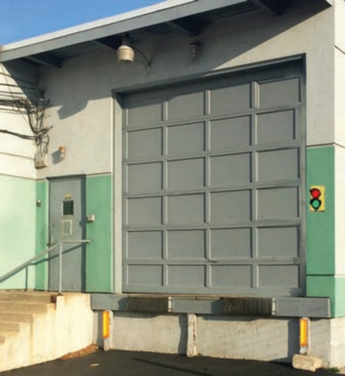 TriLite Stop and Go Loading Dock Safety Light SG10