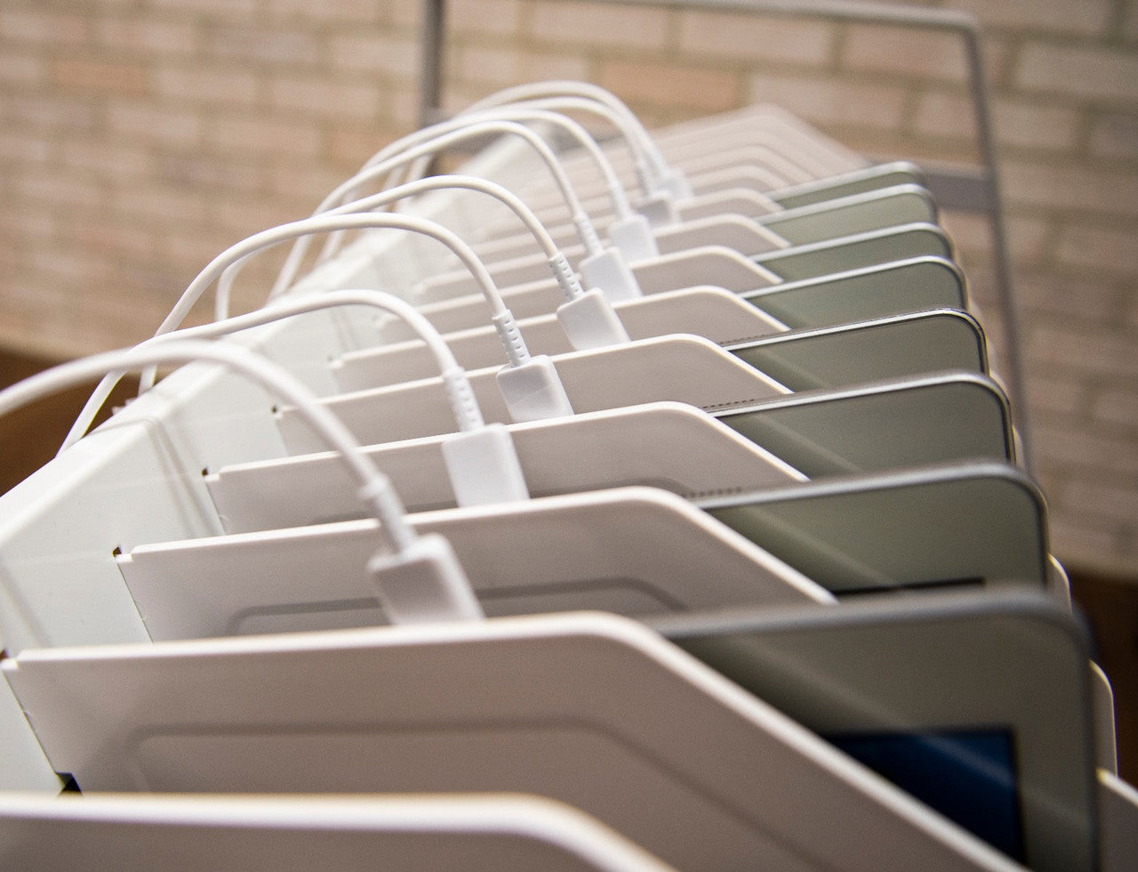 Luxor 16-Tablet / Chomebook Open Charging Cart